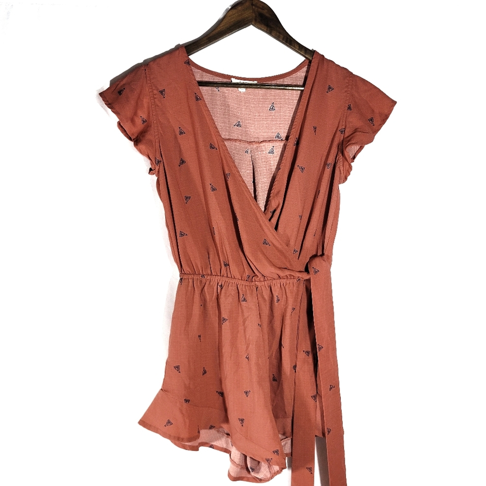 E & M Ruffle Romper - Picture 4 of 7